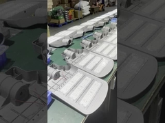 Alta luminosidad Alta eficiencia lumínica LED Luz de calle IP65 Color de aluminio