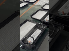 Luz solar LED de 50 vatios IP65 con panel solar de silicio monocristalino negro