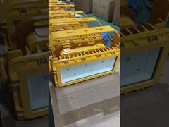 Las áreas que iluminaban la demostración a prueba de explosiones de la luz de inundación Ip65 400w llevaron la demostración ligera a prueba de explosiones