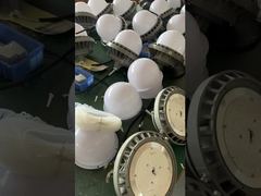 Ver demostración de luz a prueba de explosiones llevada de fábrica de vidrio templado de aluminio Ip65 con luz de bahía alta