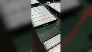 Presente reflectores con ángulos de haz personalizables para una iluminación óptima para usted