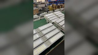 Una mirada más cercana: reflectores LED IP66 resistentes a la intemperie, soluciones duraderas para espacios exteriores