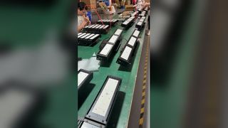Luces LED para estadios MeanWell ELG de 250 W con eficiencia de 130 lm/w y clasificación de impermeabilidad IP65 para exteriores