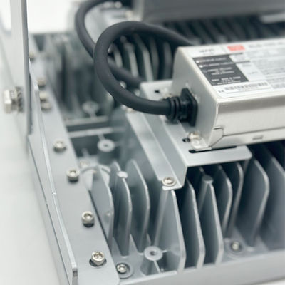 Foco modular LED de alta luminosidad, resistente al agua IP66, con larga vida útil de 50000H para iluminación industrial