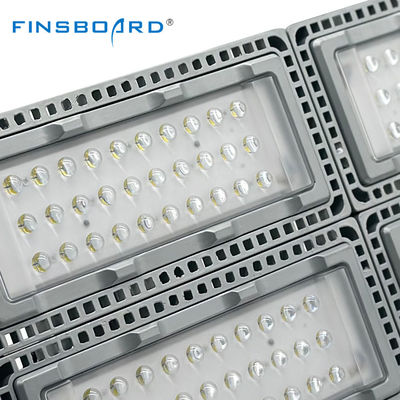 Foco modular LED de alta luminosidad, resistente al agua IP66, con larga vida útil de 50000H para iluminación industrial