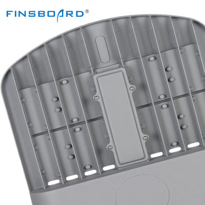Luz de calle LED impermeable IP65 con eficiencia de 130-140LM/W y aluminio fundido a presión para iluminación de carreteras al aire libre