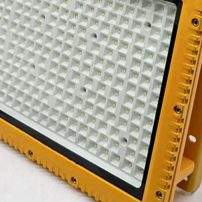 Proyector industrial ATEX LED con protección IP66 de clase I División 1 y luz blanca fría de 5000K