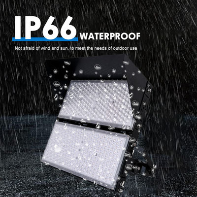 Foco LED impermeable IP66 con 50000 horas de vida útil y ángulo ajustable de 216° para estadios y aplicaciones de mástil alto