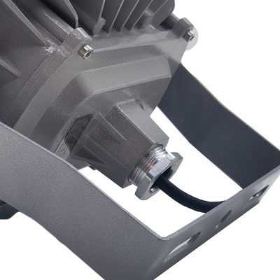 Luz de bahía industrial impermeable IP65 con temperatura de color de 5500-6500K y construcción de aluminio + vidrio templado