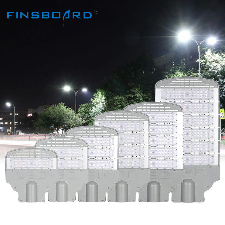 Luz de calle LED de aluminio fundido a presión con alta transmitancia e impermeabilidad IP65 para entornos exteriores