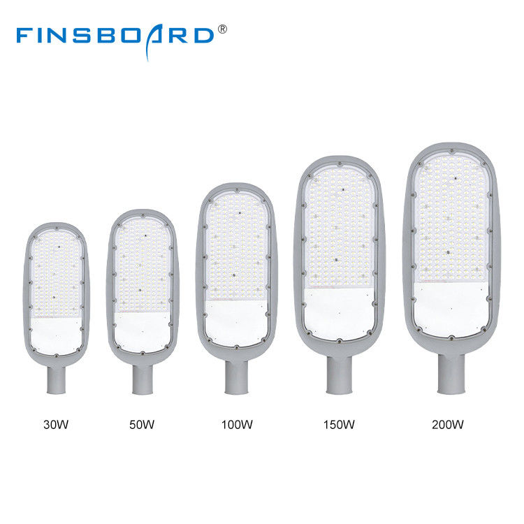 Luminaria vial LED de alta eficiencia de 120lm/W con IP66 a prueba de agua y amplio voltaje AC85-265V para iluminación de carreteras exteriores