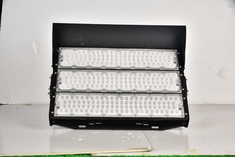 Luz de estadio LED con montaje en soporte de 750W con clasificación de impermeabilidad IP67 y 50000 horas de vida útil para campos de béisbol y estadios