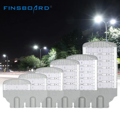 Luz de calle LED de aluminio fundido a presión con alta transmitancia e impermeabilidad IP65 para entornos exteriores